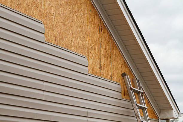 24/7 Emergency Vinyl Siding experts in West Newton, MA